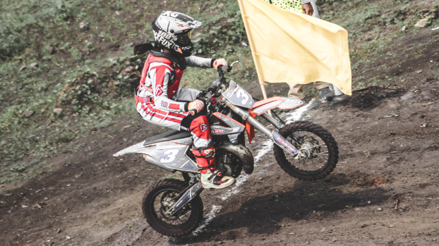 Rider junior mencoba sirkuit Hidden Valley Track BOS. Foto: Bangkit Jaya Putra/kumparan