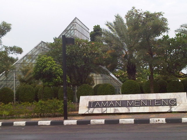 Taman Menteng. Sumber: Wikimedia Commons