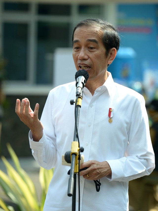 Presiden Joko Widodo usai meninjau simulasi pemberian vaksinasi COVID-19, di Puskesmas Tanah Sareal, Kota Bogor, Jawa Barat, Rabu (18/11). Foto: Biro Pers Sekretariat Presiden