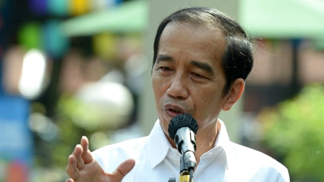Presiden Joko Widodo usai meninjau simulasi pemberian vaksinasi COVID-19, di Puskesmas Tanah Sareal, Kota Bogor, Jawa Barat, Rabu (18/11). Foto: Biro Pers Sekretariat Presiden
