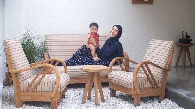 Zaskia Adya Mecca dan anaknya Bhaj Kama Foto: Instagram @zaskiadyamecca
