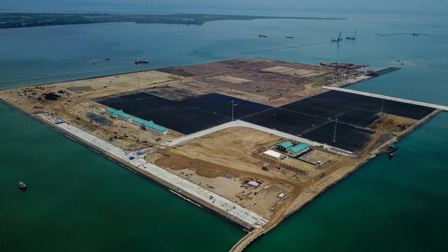 Foto udara proyek pembangunan Pelabuhan Patimban, Kabupaten Subang, Jawa Barat, Rabu (18/11). Foto: Raisan Al Farisi/ANTARA FOTO