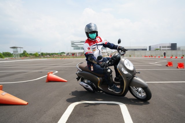 Test ride motor matik all new Honda Scoopy. Foto: dok. AHM