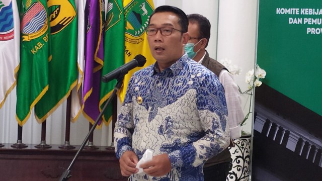Gubernur Jawa Barat Ridwan Kamil memberikan keterangan pers Gedung Sate, Bandung, Kamis (19/11). Foto: Rachmadi Rasyag/kumparan