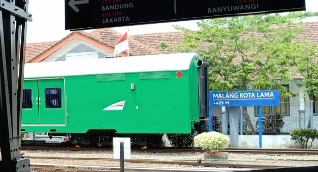 Papan penunjuk elevasi ketinggian Stasiun Kota Lama di Malang yang berada di +429 mdpl. Foto: Ulul Azmy