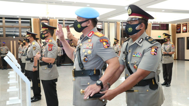 Pelantikan Kapolda Metro Jaya Irjen Pol Fadil Imran dan pejabat Polri di Rupatama Mabes Polri, Jakarta, Jumat (20/11).  Foto: Polri 