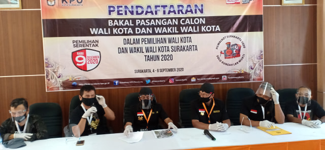 Semua tahapan pelaksanaan dalam Pilkada Solo berjalan sesuai penerapan protokol kesehatan, dan selalu dilakukan analisa serta evaluasi saat penerapannya