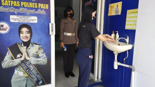 Penerapan protokol kesehatan di Satpas SIM Polres Palu. Foto: Dok. Satlantas Polres Palu 