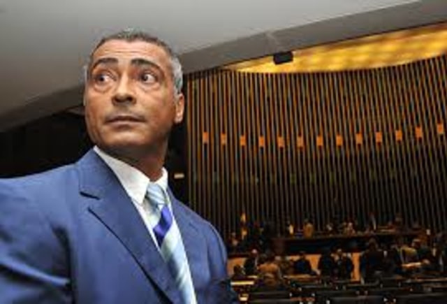 Romario, salah satu mantan pemain sepak bola yang menjadi politikus di negaranya (wikiquote)