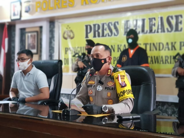 Kapolres Kobar AKBP Devy Firmansyah saat memberikan keterangan kepada awak media. Joko Hardyono/InfoPBUN