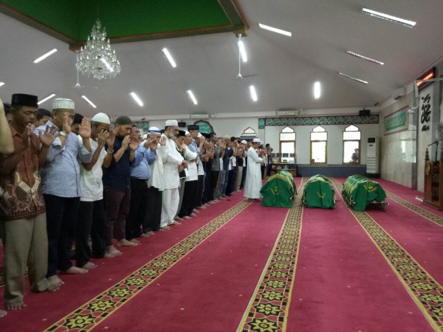 Ilustrasi salat jenazah. (Foto: Viry Alifiyadi/kumparan)