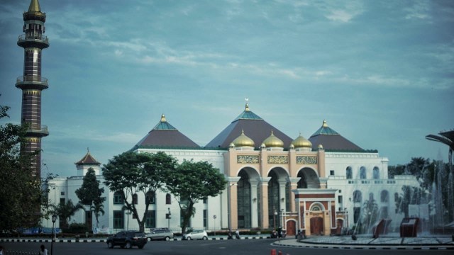 Masjid Agung Palembang sudah memulai kembali salat berjamaah. (Foto: Ary Priyanto/Urban Id)
