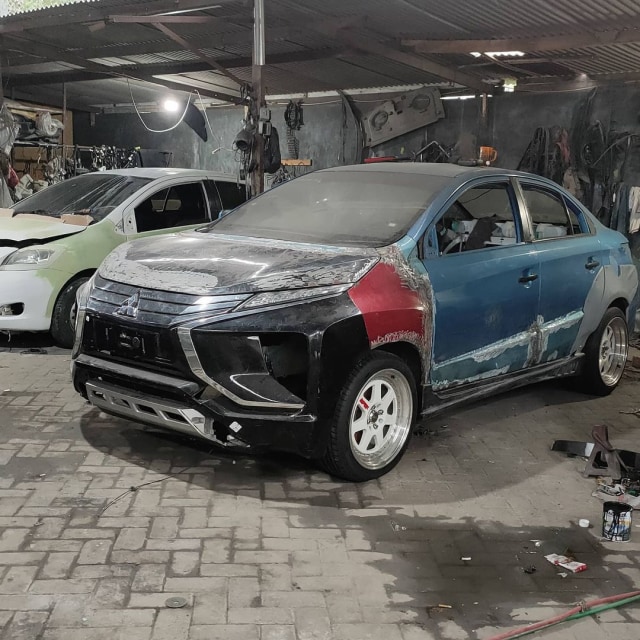 Modifikasi unik, Toyota Vios Limo eks taksi bermuka Xpander. Foto: dok. Bapak Mustofa Kepala Jenggot