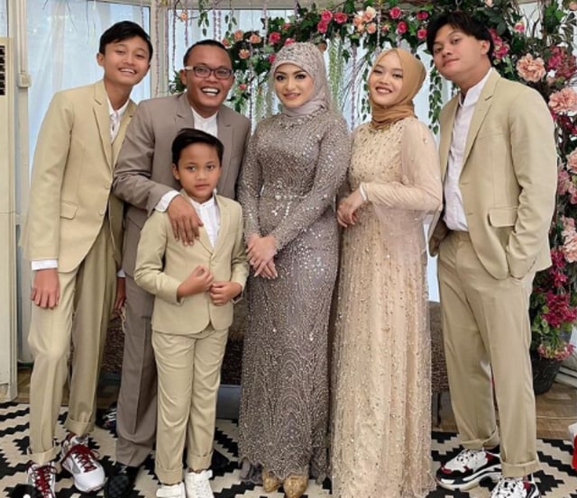 Sule bersama keluarganya. Instagram @ferdinan_sule