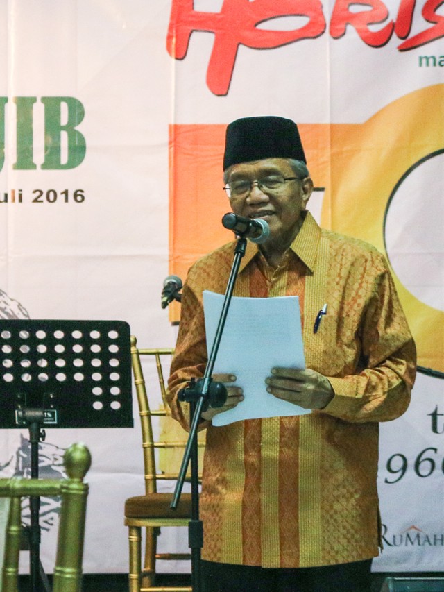 Taufiq Ismail dalam acara 50 Tahun Majalah Horison; 26 Juli 2016 (Foto : Wikimedia Commons)