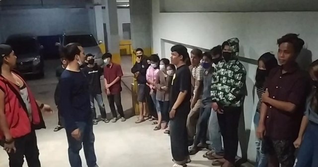 Mereka yang terjaring razia hotel semuanya bukan pasangan suami istri. Foto: Jambikita.id