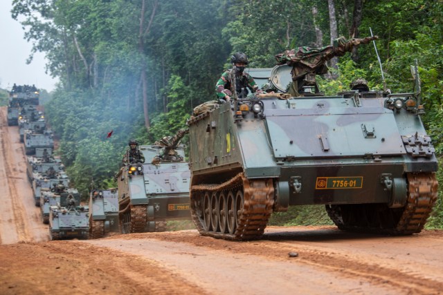 Sejumlah Kendaraan Tempur jenis Tank M113 mengikuti gladi bersih puncak Latihan Antar Kecabangan TNI AD Kartika Yudha Tahun 2020 di Pusat Latihan Tempur TNI AD, Baturaja Timur, Ogan Komering Ulu, Sumatera Selatan. Foto: Nova Wahyudi/ANTARA FOTO