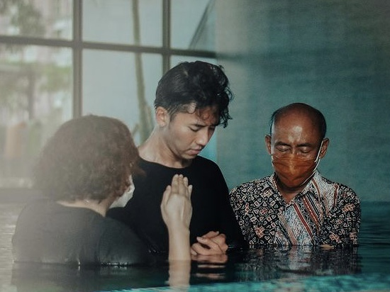 Rafael Tan dibaptis. Foto: Instagram/rafaell_16
