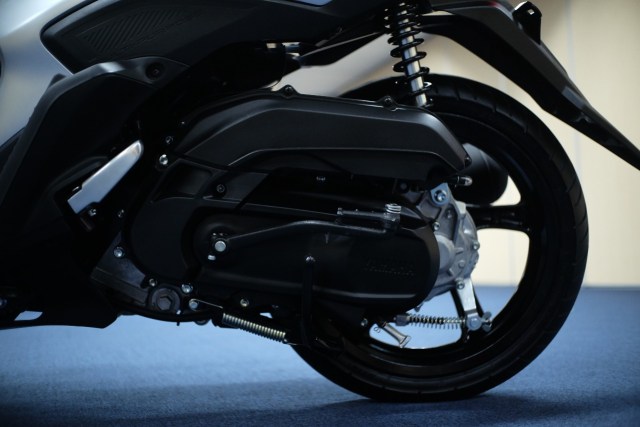 Mesin dan ban belakang Yamaha Gear 125 Foto: Bangkit Jaya Putra/kumparan