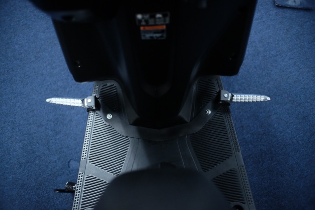 Yamaha Gear 125 yang pakai foot rest di dek pijakan kaki. Foto: Bangkit Jaya Putra/kumparan