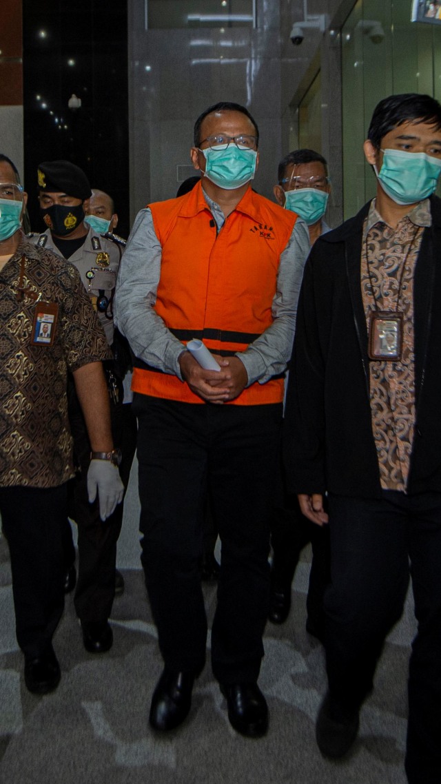 Menteri Kelautan dan Perikanan Edhy Prabowo  usai menjalani pemeriksaan terkait kasus dugaan korupsi ekspor benih lobster di Gedung KPK, Jakarta, Kamis (26/11). Foto: ANTARA FOTO/Aditya Pradana Putra