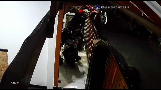 Pelaku terekam CCTV. Foto: dok