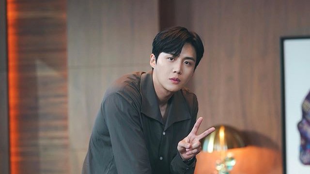 Kim Seon Ho
Sumber: https://www.instagram.com/p/CG_fsrHjtk5/?utm_source=ig_web_copy_link