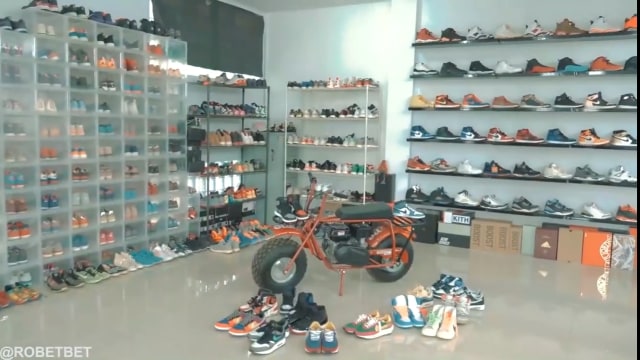 Koleksi sepatu crazy rich Bandung, Ipam "Evil". Foto: YouTube/Robert Harianto.