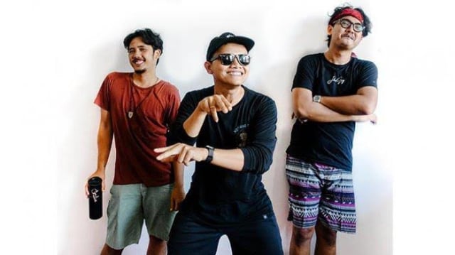 Cok Nostress (ujung kanan) bersama 2 personel Nostress lainnya - IST