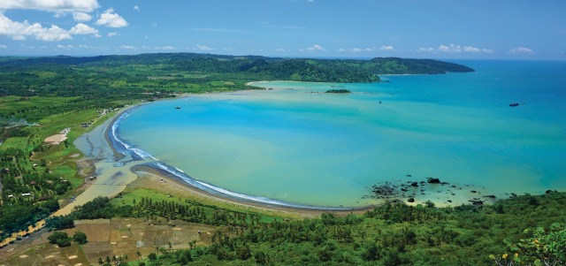 Panorama Ampiteatre/tapal kuda Geopark Ciletuh (Sumber: https://en.unesco.org/)