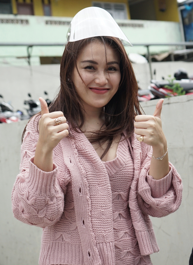 Ayu Ting Ting saat ditemui di kawasan Tendean, Jakarta, Senin (30/11). Foto: Dok. Palevi