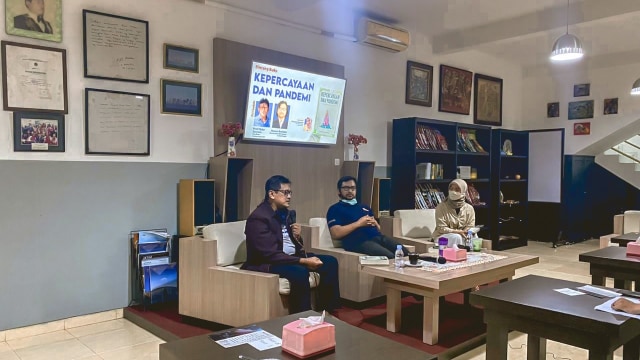 Bincang Buku Kepercayaan dan Pandemi. Foto: Humas UMM