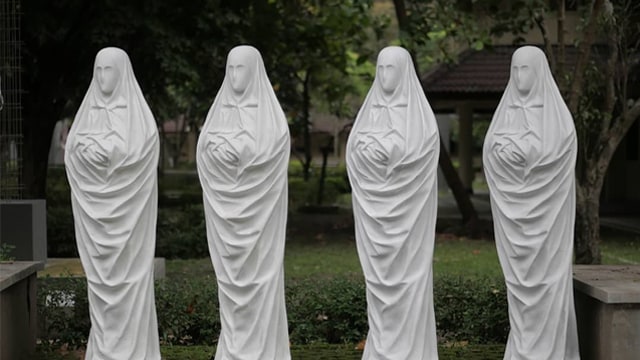 Patung misterius di ISI Yogyakarta. (Foto: @sewon.merch/Instagram)