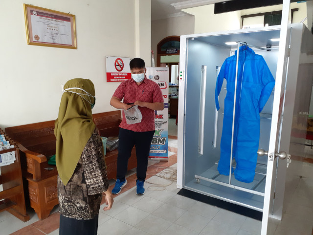 'Pakde Alpri' Lemari UV untuk Sterilisasi Hazmat Bekas Pakai