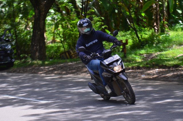 Menjajal Suzuki Nex Crossover di jalan aspal dan off-road ringan. Foto: Ghulam Muhammad Nayazri / kumparanOTO