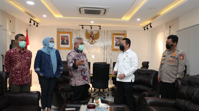 Kabareskrim Polri Komjen Pol Listyo Sigit Prabowo saat mengunjungi Komisi Pemilihan Umum (KPU)  Foto: KPU RI