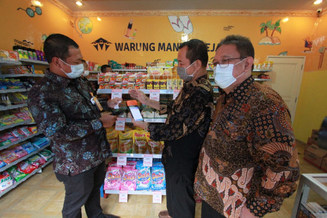 Purnawirawan TNI membuka Toko Mandiri Indogrosir. Dok Bank Mantap