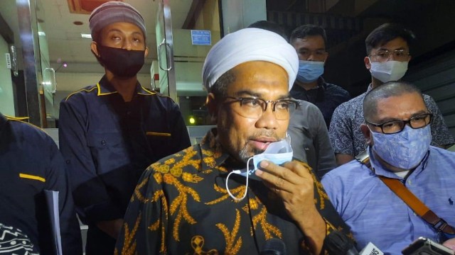Ali Mochtar Ngabalin membuat laporan terkait dugaan pencemaran nama baik ke Polda Metro Jaya, Kamis (3/12). Foto: Dok. Istimewa