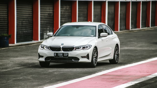 Menjajal BMW 320i Sport. Foto: Bangkit Jaya Putra/kumparan