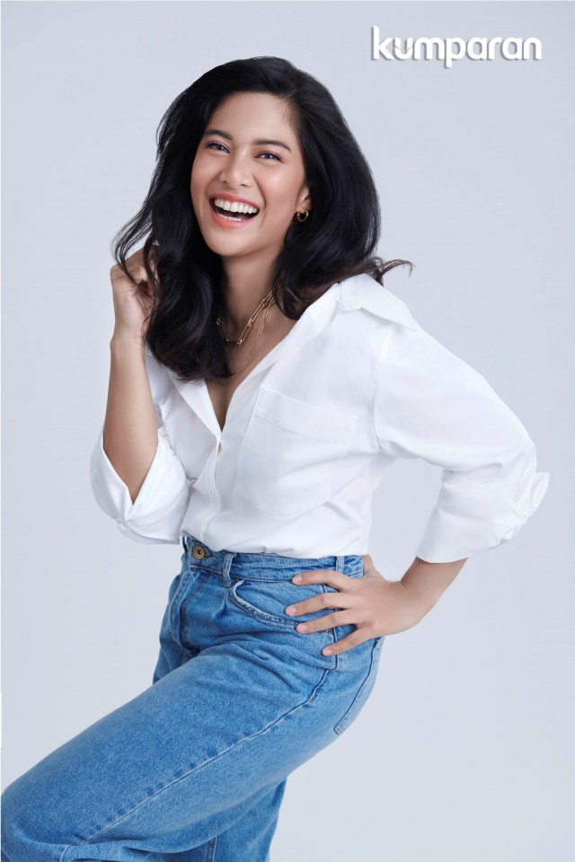 Dian Sastrowardoyo untuk program Konten Spesial kumparanWOMAN dan DOVE. Foto: Ifan Hartanto, Fashion Stylist: Ivan Teguh S., Makeup: Archangela Chelsea, Hairdo: Shabura Sebastian.