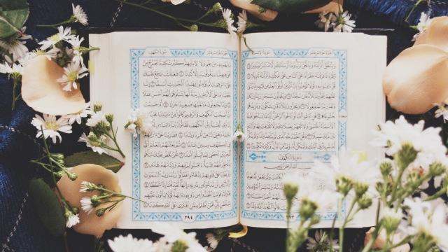 Al-Quran. Foto: Unsplash.com/thedancingrain