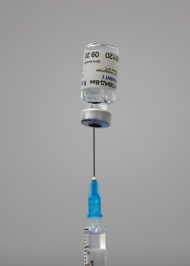 Ilustrasi vaksin corona. Foto: Maxim Shemetov/REUTERS