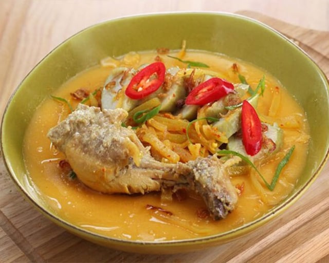 Resep opor ayam bumbu kuning Foto: Membuatoporayam blog