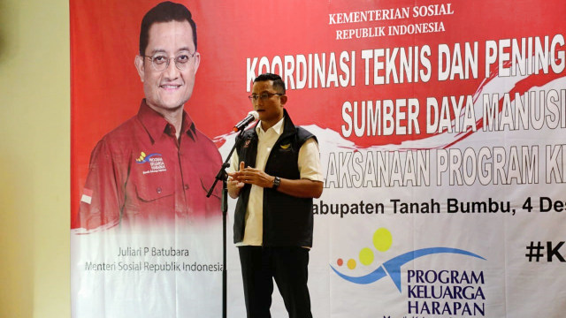 Menteri Sosial Juliari P Batubara menghadiri 'Rapat Koordinasi Teknis Peningkatan Kualitas Sumber Daya Manusia Program Keluarga Harapan' di Kabupten Tanah Bumbu, Kalimantan Selatan, Jumat (4/12).  Foto: Kemensos RI