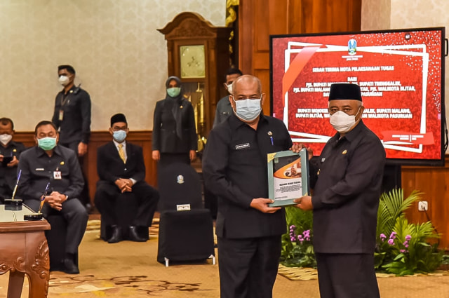 Sanusi (kanan). Foto: Humas Pemkab Malang