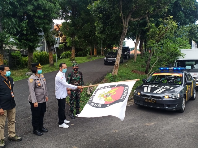 Pelepasan truk pengangkut logistik dan APD Pilkada untuk Kabupaten, Badung, Bali - IST