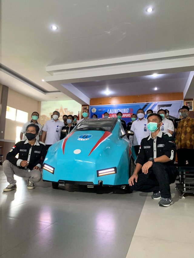 Untan meluncurkan mobil listrik pertama asal Kalbar, Kapuas 1. Foto: Teri/Hi!Pontianak
