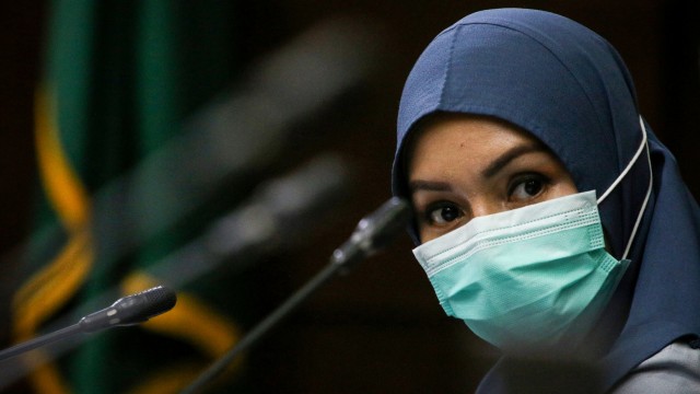Terdakwa kasus dugaan suap dan gratifikasi pengurusan fatwa Mahkamah Agung (MA) Djoko Tjandra, Jaksa Pinangki Sirna Malasari mengikuti sidang di Pengadilan Tipikor, Jakarta, Senin (7/12).  Foto: Rivan Awal Lingga/ANTARA FOTO