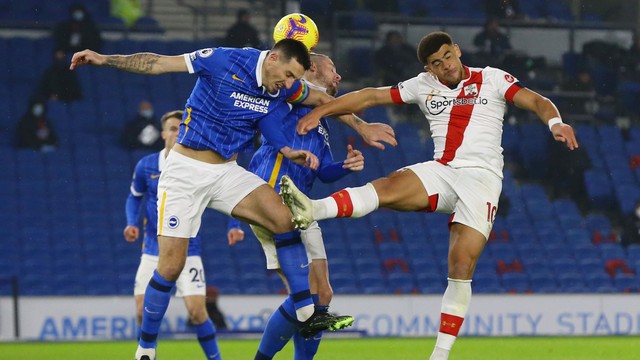 Pertandingan Brighton & Hove Albion vs Southampton di Stadion Komunitas American Express, Brighton, Inggris, (7/12). Foto: Pool via REUTERS