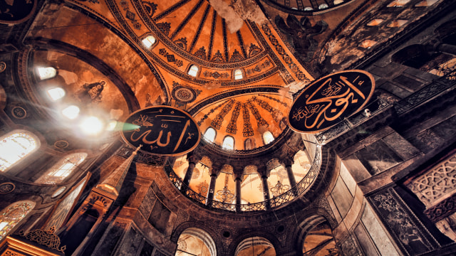 Ilustrasi ibadah mahdhah dan ghairu mahdhah. Foto: Unsplash.com/abdullahoguk